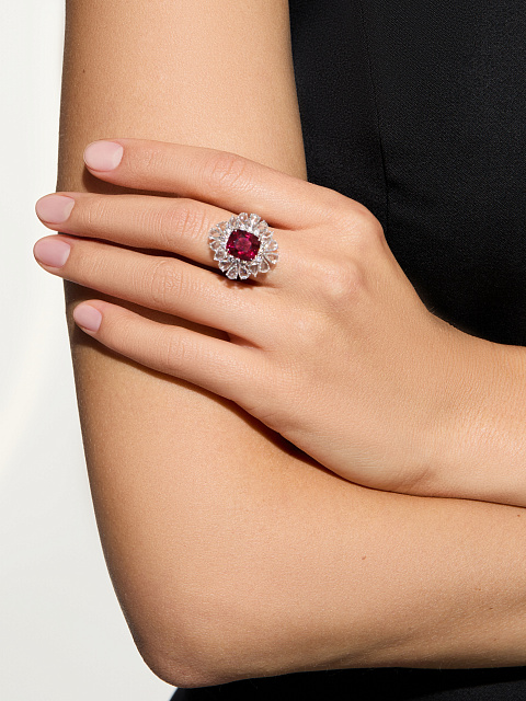 White gold ring with rhodolite and diamonds, 3