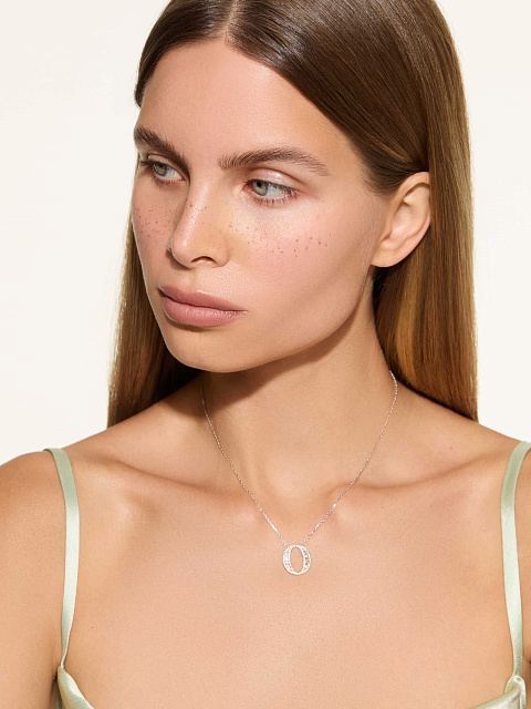 Necklace with pendant made of white gold and diamonds in the shape of the letter O, 2