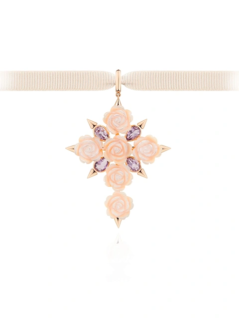 Pendant made of rose gold with mother-of-pearls and amethysts, 1
