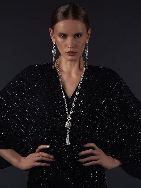 Necklace with a pendant in white gold with emeralds and diamonds, 7