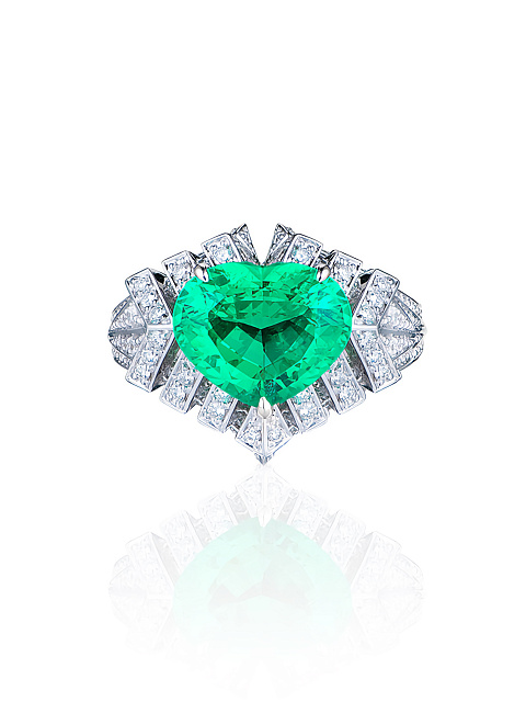 White gold ring with emeralds and diamonds, 7