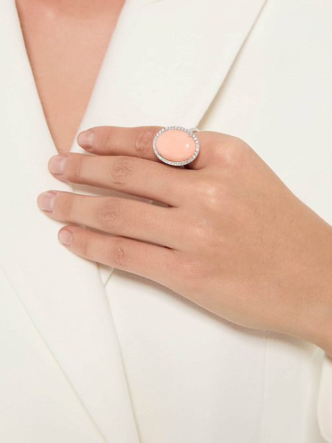 Ring with coral and round-cut diamonds, 2