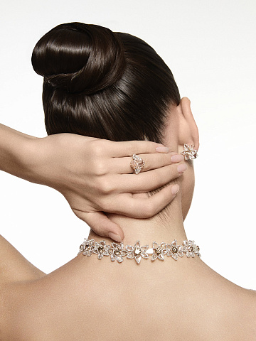 White gold transformer choker with rose-cut diamonds and brown round-cut diamonds, 2