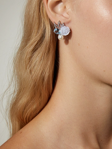 White gold stud earrings with Sky topazes, pearls and carved chalcedony roses, 2