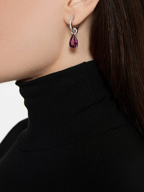 White gold hoops with pear-cut rhodolite and cross-shaped pendant, 4