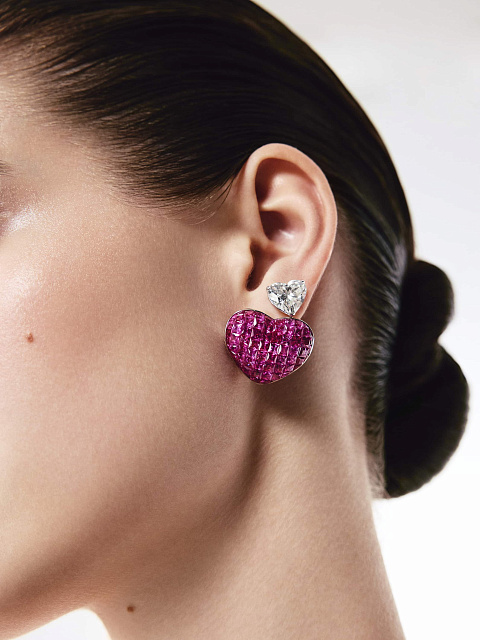 White gold stud earrings with rubies, 2