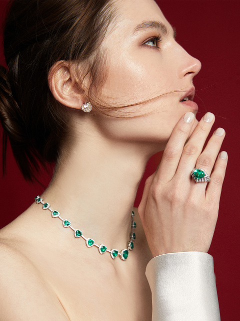 White gold ring with emeralds and diamonds, 9