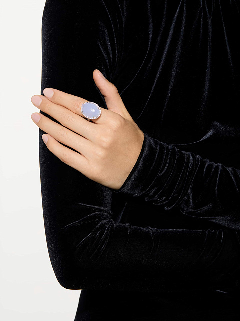 White Gold, Diamonds & Oval-cut Chalcedony Ring, 3