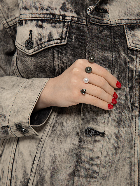 White gold ring with pearls and a heart-cut tourmaline, 4