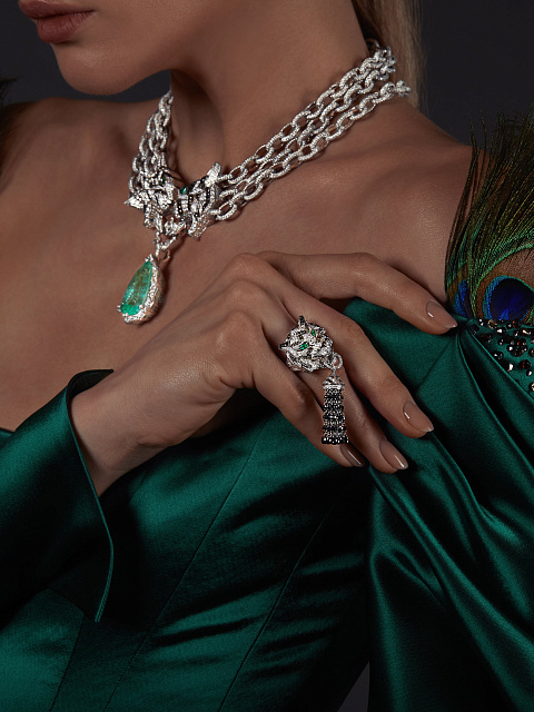 White Gold & Diamond Tiger Tassel Ring, 6