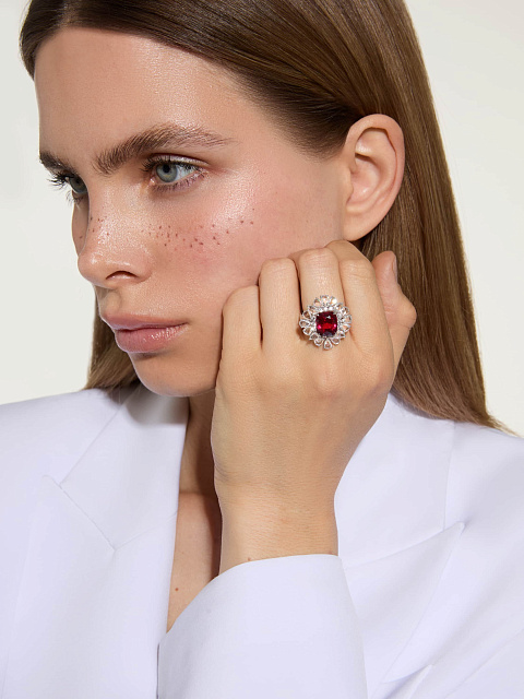 White gold ring with rhodolite and diamonds, 5