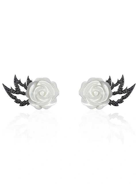 Stud earrings made of blackened gold with carved mother-of-pearl roses and round diamonds, 1