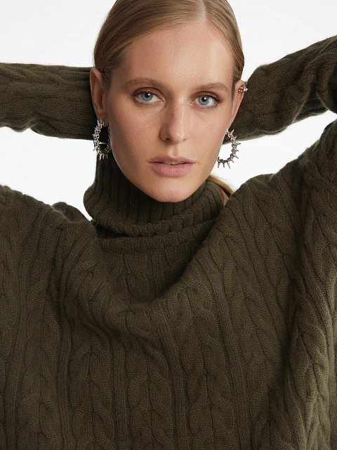 Green cashmere sweater with turtleneck, 6