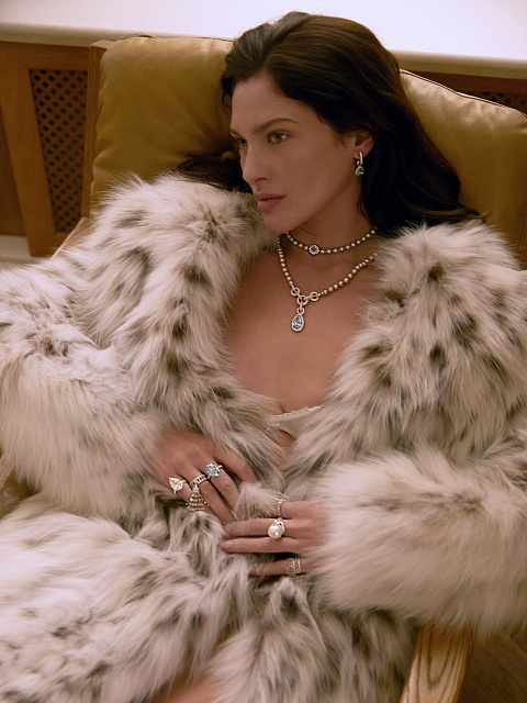 White gold earrings with blue diamond, 8