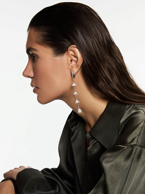 Long white gold earrings with pearls, carved mother-of-pearl and diamonds, 4