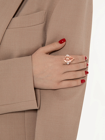 White gold ring with a pear-cut pink diamond, 2