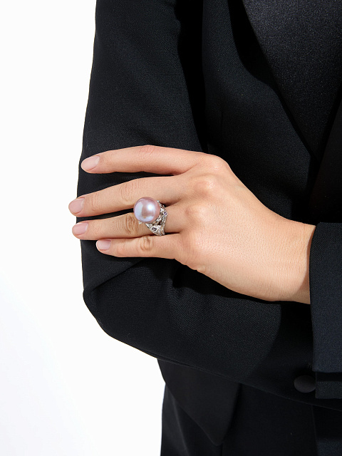 White gold ring with pearl, spinels and grey diamonds, 3