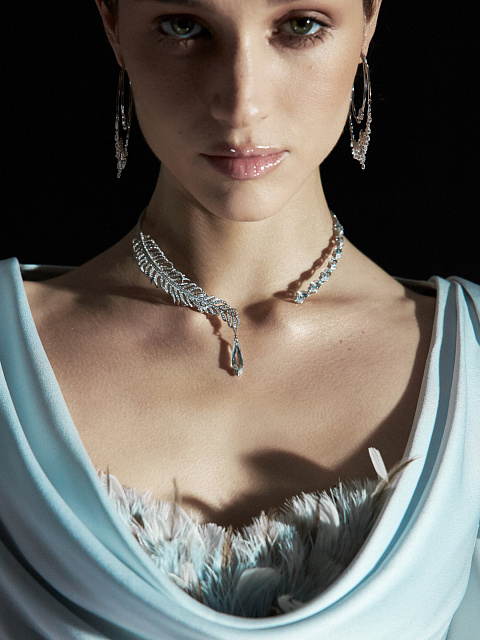 White Gold, Diamonds & Aquamarine Necklace, 3