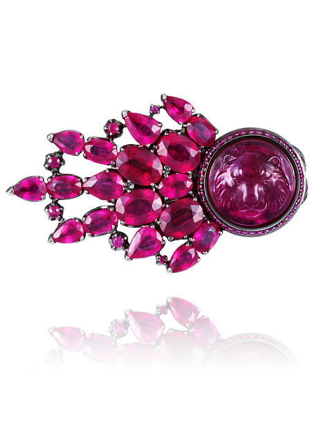 Blackened gold ring with a cameo on ruby, 4