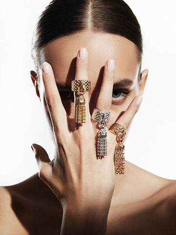 Wide tassel ring in rose gold, 2