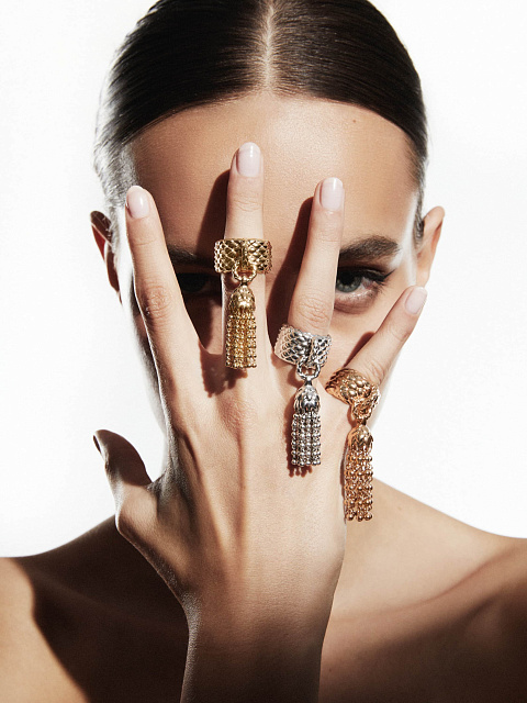 Wide tassel ring in rose gold, 2