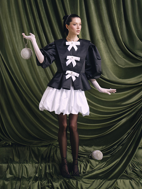White taffeta balloon skirt, 9 White taffeta balloon skirt, 9