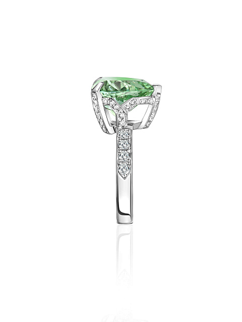 Ring with green heart-cut tourmaline and round diamonds, 4