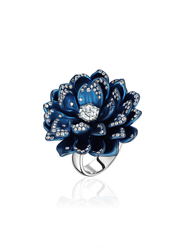 Flower‑shaped titanium ring with diamonds, 1