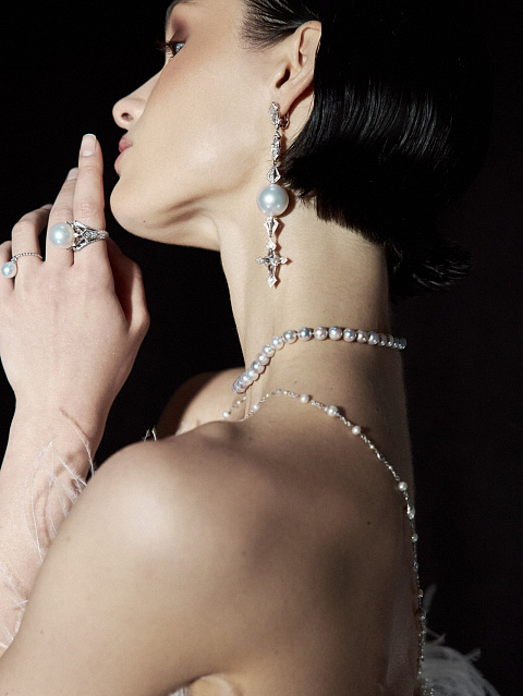 White Gold & Pearl Ring, 3