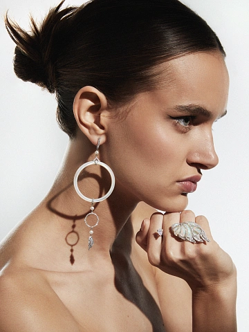 Round Diamond & White Pearl & White Pearl & White Gold Earrings, 2