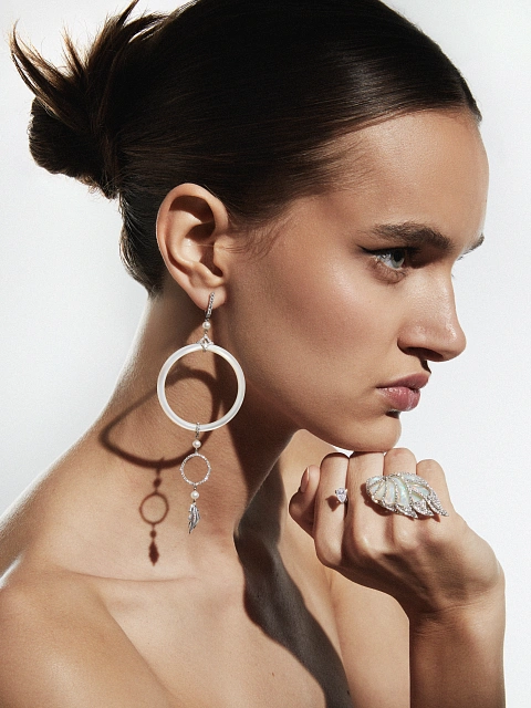 Round Diamond & White Pearl & White Pearl & White Gold Earrings, 2