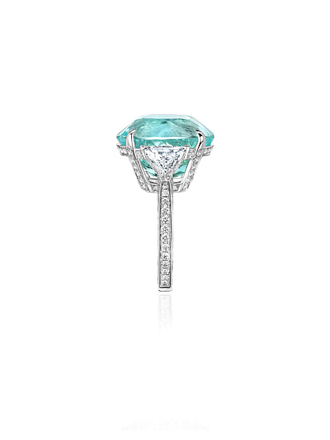 White gold ring with an oval Paraiba tourmaline, 5
