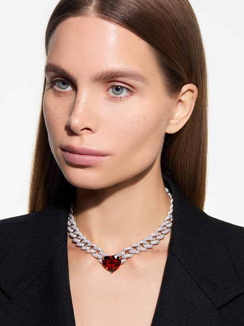 White gold necklace with garnet and diamonds, 3