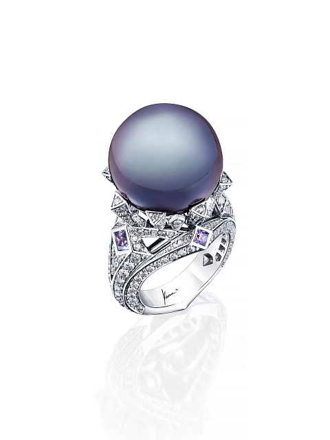 White gold ring with pearl, spinels and grey diamonds, 1