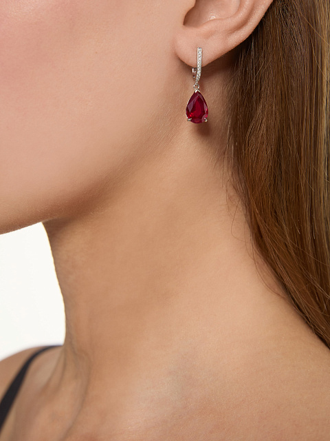 Asymmetric white gold earrings with ruby and diamonds, 3