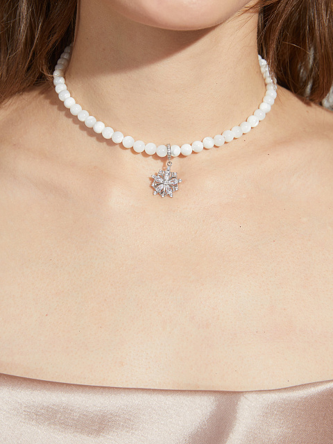 Mother-of-pearl choker necklace with silver snowflake pendant and cubic zirconia, 2