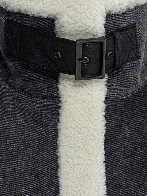 Jacket made of stonewashed denim with fur, 4