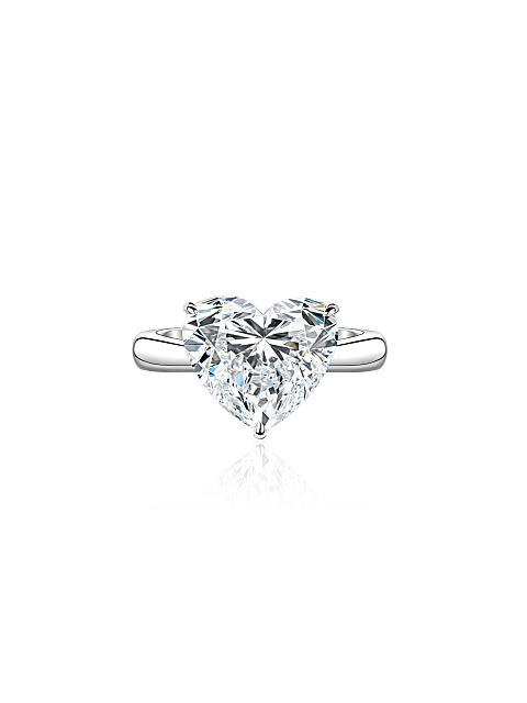 Ring with an LG diamond in a “heart” cut, 3
