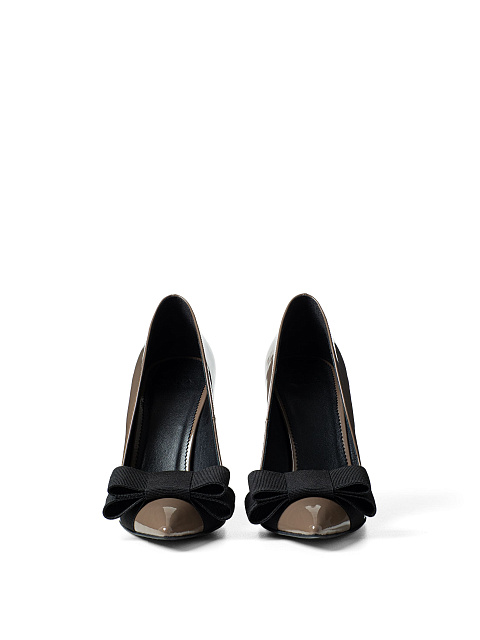 Brown high-heeled pumps, 3