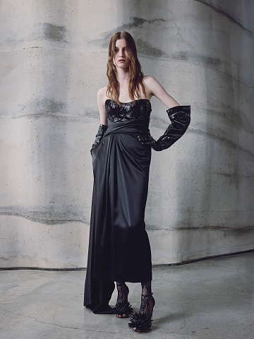 Black silk dress, 2