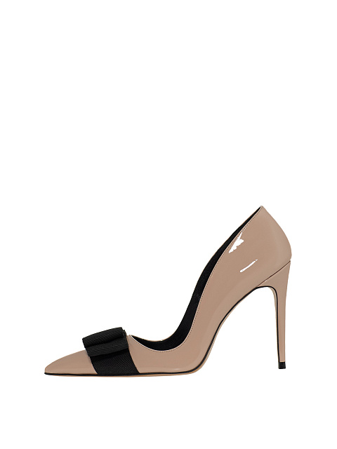 Powder-pink pumps, 2