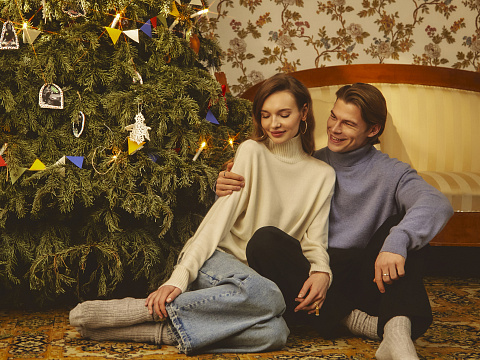 White Royal Cashmere Turtleneck Sweater, 9