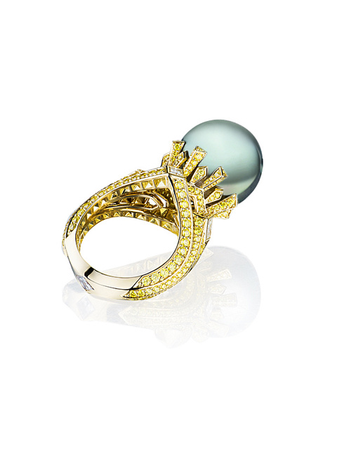 Ring made of yellow gold with pearls and diamonds, 3