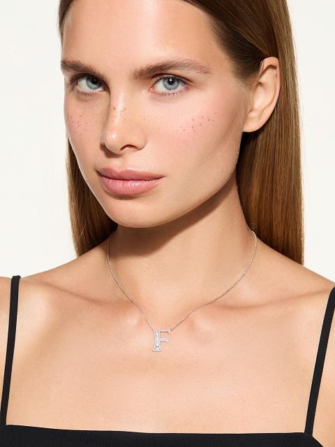 White gold and diamond necklace with a pendant in the shape of the letter F, 2