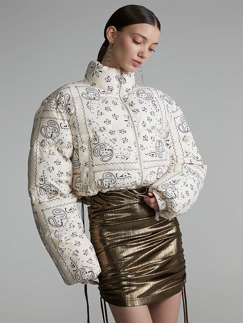 Milk‑colored cropped down jacket with paisley pattern, 5 Milk‑colored cropped down jacket with paisley pattern, 5
