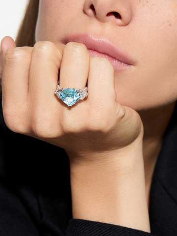 Ring with Paraiba tourmaline, 2