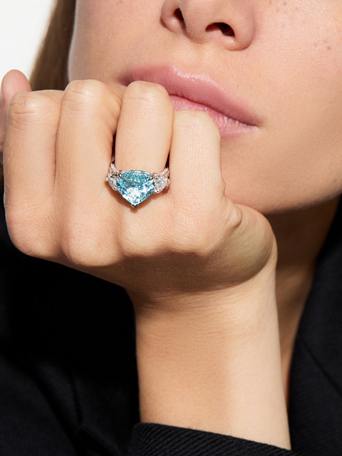 Ring with Paraiba tourmaline, 2