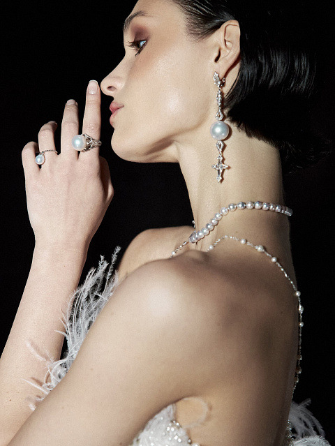 White Gold & Pearl Ring, 2