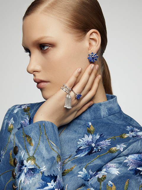 Rectangular Tanzanite & Trillion Diamond & White Gold Ring, 4