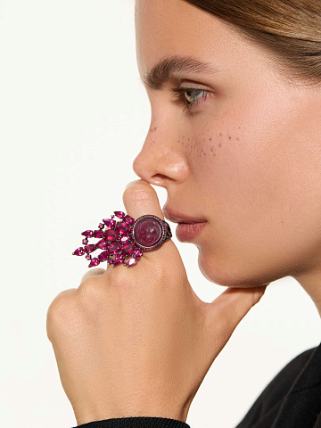 Blackened gold ring with a cameo on ruby, 2